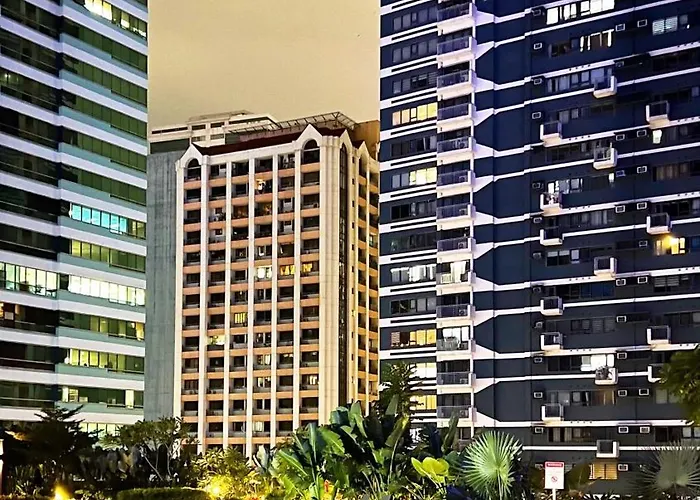 Makati Chic 1br And Balcony With Pool View *