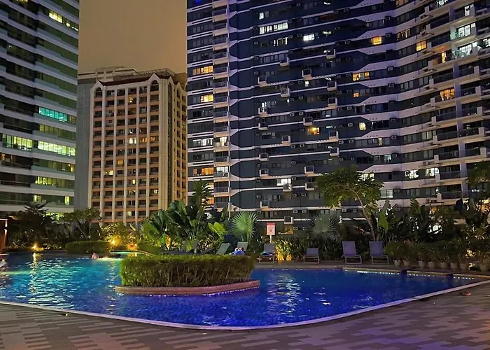 Makati Chic 1br And Balcony With Pool View
