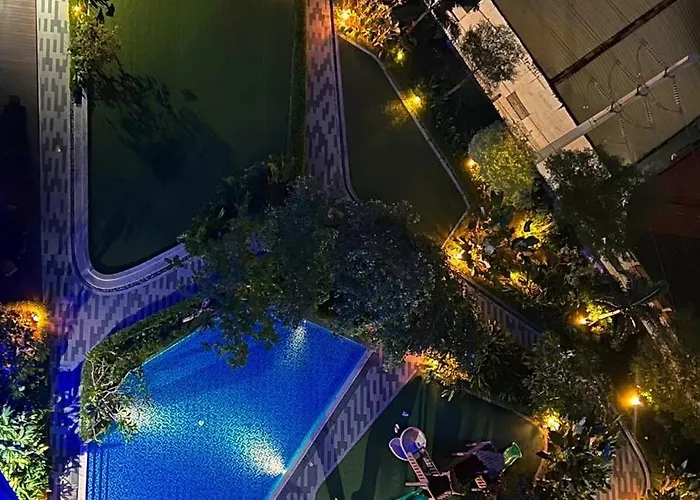 Makati Chic 1br And Balcony With Pool View Apartment