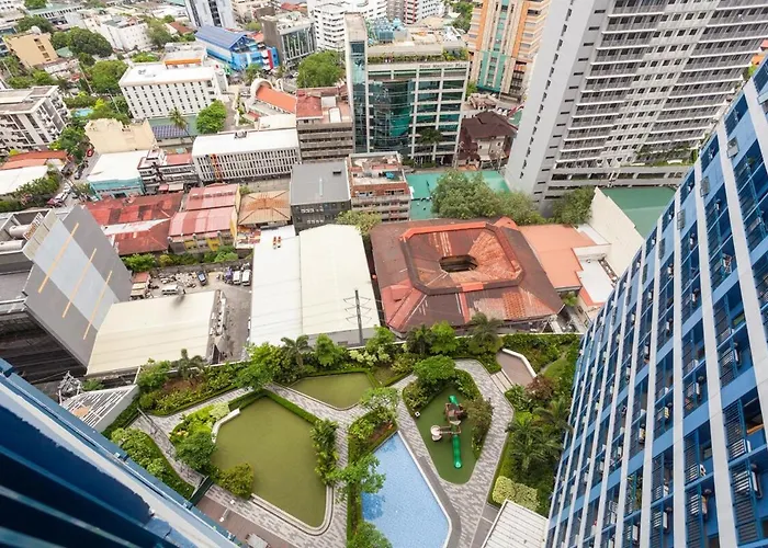 Apartment Makati Chic 1br And Balcony With Pool View