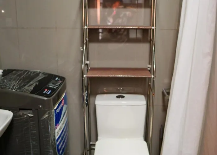 Makati Chic 1br And Balcony With Pool View
