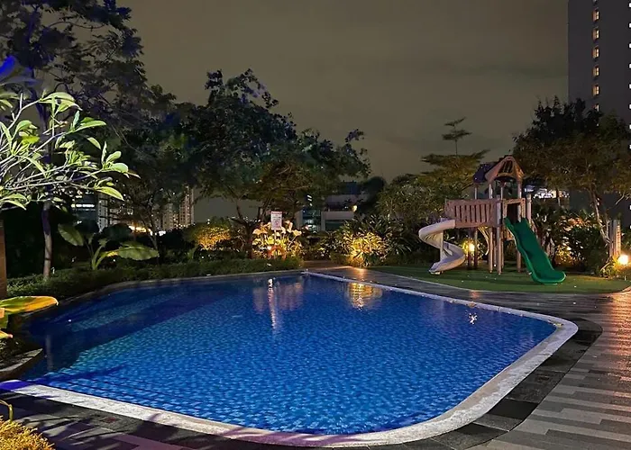 Makati Chic 1br And Balcony With Pool View Apartment