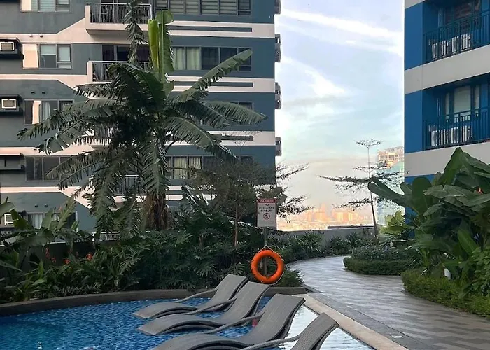 Makati Chic 1br And Balcony With Pool View Apartment Manila