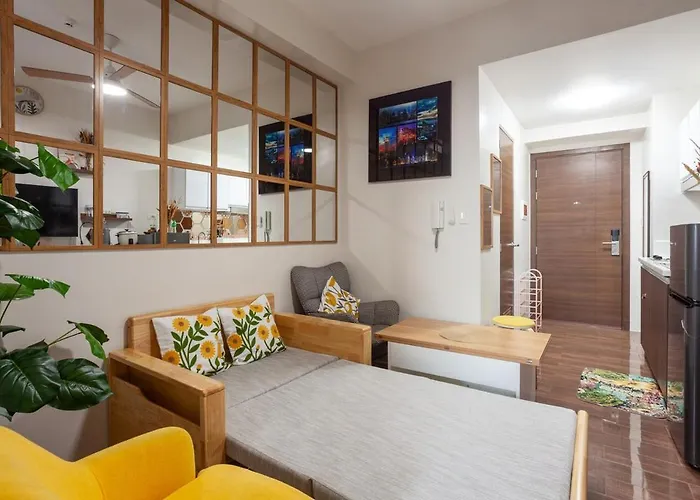 Makati Chic 1br And Balcony With Pool View Apartment