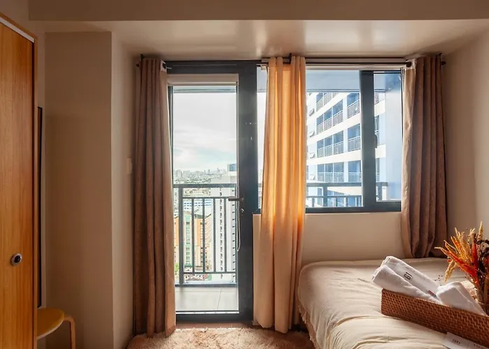 Makati Chic 1br And Balcony With Pool View *