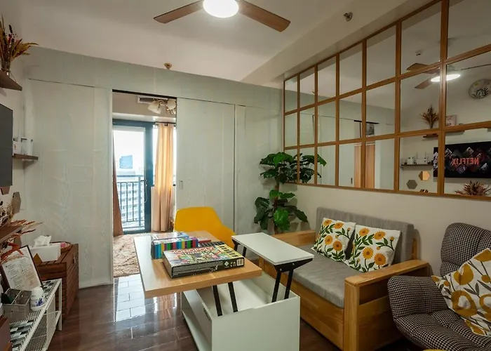Makati Chic 1br And Balcony With Pool View Apartment