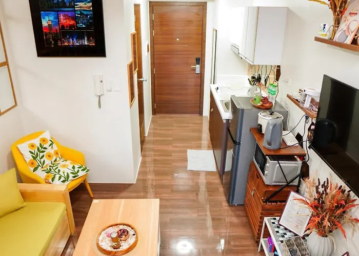 Makati Chic 1br And Balcony With Pool View *