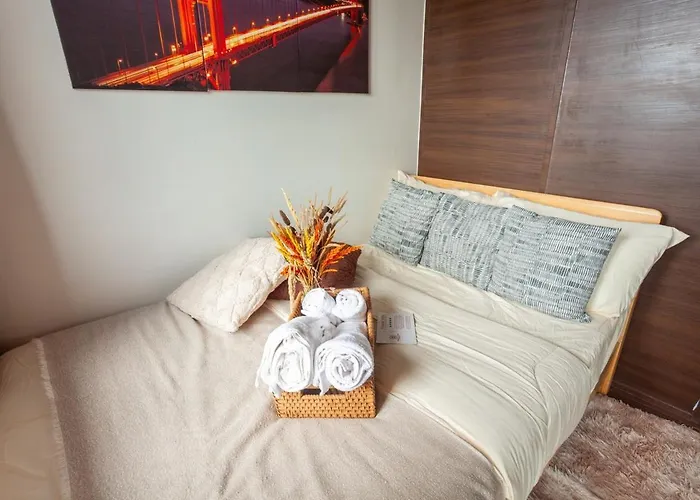 Makati Chic 1br And Balcony With Pool View *