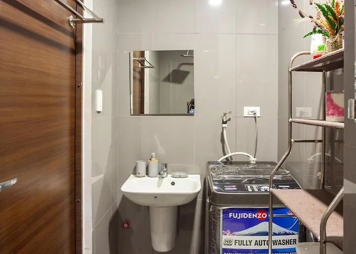 Apartment Makati Chic 1br And Balcony With Pool View